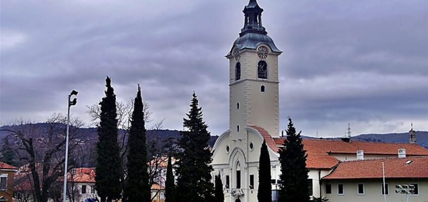 Gradonačelnik Grada Rijeke donio je zaključak kojim se u svrhu promidžbeno-turističkih aktivnosti, povodom blagdana Vele Gospe, dan 15. kolovoza 2023. godine proglašava sajamskim danom na području naselja Trsat